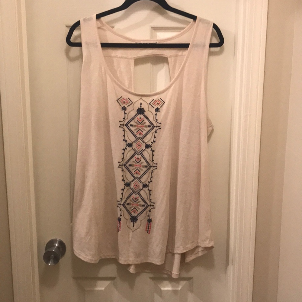 tank top with crotchet detailing, key hole back